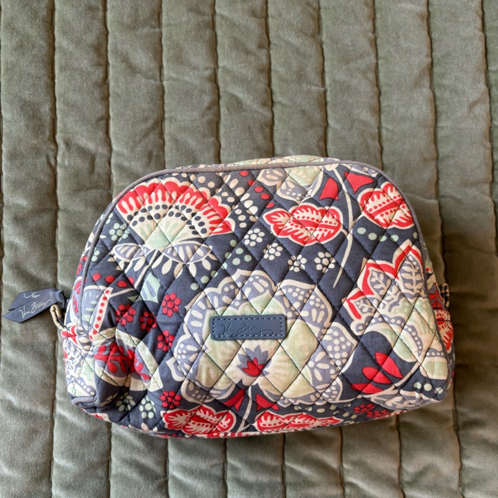 VERA BRADLEY MAKEUP BAG